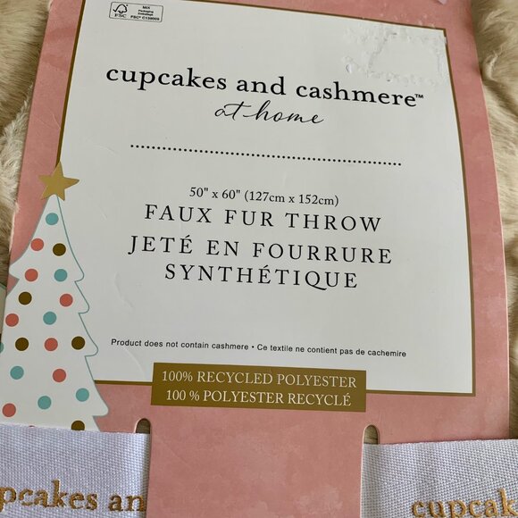 NEW Christmas Cupcakes & Cashmere Faux Fur Gingerbread House Blanket - Picture 2 of 4